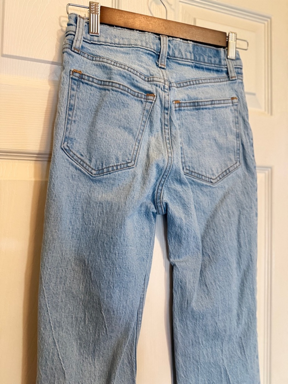 Abercrombie & Fitch The 90’s Straight Leg Ultra High Rise Ripped Jeans - Picture 6 of 7
